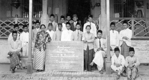Ki Hadjar Dewantara: Pilar Pendidikan dan Politik Bangsa melalui Tamansiswa