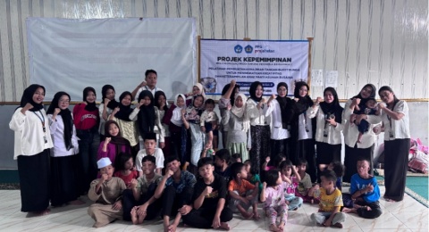 Kreatif! PPG Bahasa Indonesia Bina Anak Panti Lewat Pelatihan Buket Bunga