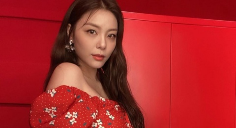4 Ide Padu Padan Outfit Harian Chic ala Ailee, Biar OOTD Makin On Point!