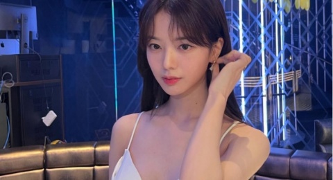 Minimalis Nan Elegan, Ini 4 Inspirasi Outfit Party Look dari Roh Jeong Eui