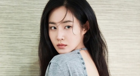 4 Inspirasi Tampilan Sehari-hari ala Kwon Yuri SNSD, Minimalis dan Stylish!