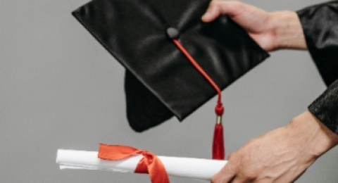 Menyoroti Perdebatan Urgensi Acara Wisuda TK-SMA: Menggeser Prioritas?