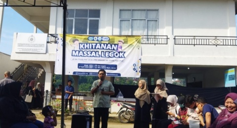 Khitanan Massal di Legok, Aksi Nyata Mahasiswa FKIK UNJA untuk Masyarakat