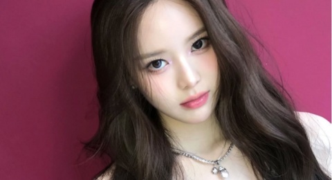 4 OOTD Memesona ala Bang Jeemin izna, Dari Casual Edgy ke Elegan!