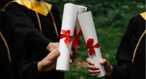 Mimpi Pendidikan vs Ancaman Utang: Dilema Kebijakan Student Loan Pemerintah