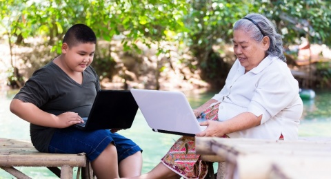Bukan Tua atau Muda: Bongkar Tuntas Perbedaan Cara Berpikir Silent Generation Sampai Gen Alpha