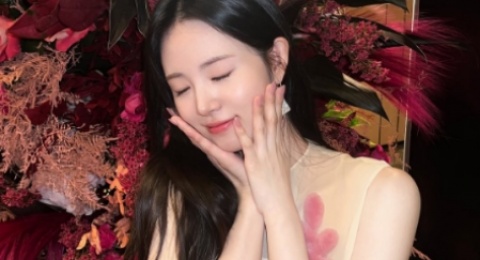 3 Inspirasi Outfit ala Shin Si Ah Pemain Resident Playbook, Super Kalem!