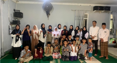 Kreatif! PPG Unila Latih Anak Panti Ar-Ra'uf Syahira Buat Lilin Aromaterapi