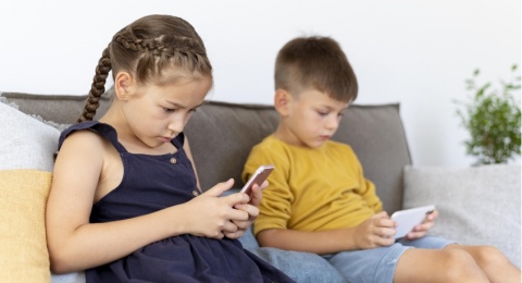 Dari Dongeng ke Scrolling: Hilangnya Sentuhan Orang Tua dalam Tumbuh Kembang Anak