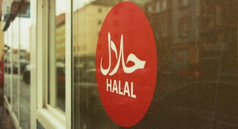 Produk Halal Tapi Merusak: Perlukah Makanan Tak Sehat Dicap Haram?