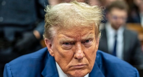 Donald Trump Janjikan Film James Bond Tayang di AS Tanpa Kena Tarif