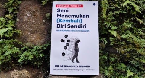Agar yang Redup Kembali Hidup dalam Seni Menemukan Kembali Diri Sendiri