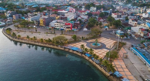 Pantai Kamali, Wisata Ikonik dengan Patung Kepala Naga di Bau-Bau