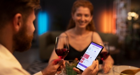 Swipe Suka, Hati Luka: Menelisik Lelah Emosional dari Dunia Kencan Digital