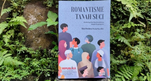Melepas Ibu Berangkat Ibadah Haji dalam Buku Romantisme Tanah Suci