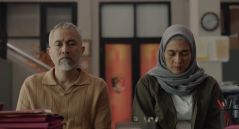 Sinopsis Mungkin Kita Perlu Waktu, Upaya Sebuah Keluarga Lewati Duka
