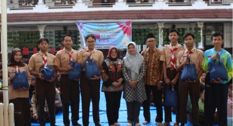 Indahnya Berbagi! SMA Negeri 1 Purwakarta Laksanakan Program Beas Kaheman