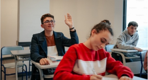 Takut Bertanya, Terjebak dalam Diam: Saat Cerdas Hanya Diukur dari Jawaban