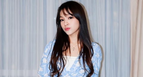 Tampil Girly Seharian dengan 6 Inspirasi Outfit Dress ala Eca Aura