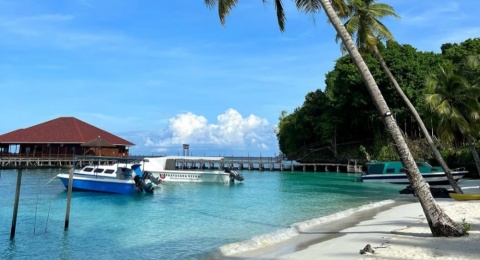 Pulau Maratua, Surga Tersembunyi di Bagian Terluar Indonesia
