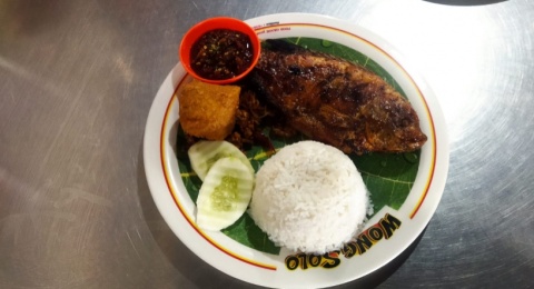 Ayam Bakar sampai Bebek Goreng, Nikmatnya Menu Wong Solo Bikin Ketagihan