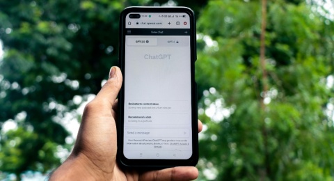 Empati Artifisial, Ilusi Kemanusiaan dalam Dunia Kecerdasan Buatan