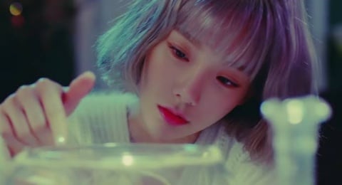 Berdamai dengan Perasaan Sendiri Lewat Lagu Taeyeon Bertajuk Rain