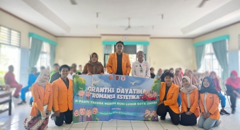 Grantha Dayatina Eratkan Kebersamaan Lansia Lewat "Romansa Estetika"