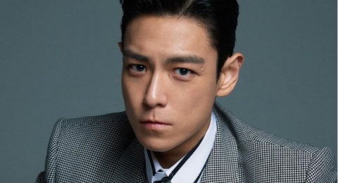 4 Tampilan OOTD Stylish dan Klasik ala T.O.P, Sontek untuk Tampil Kece!