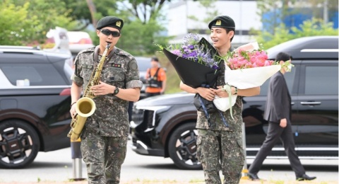 Rayakan Selesai Wamil, RM dan V BTS Tak Sabar Kembali Manggung