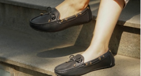 Bosan Pakai Flat Shoes? Ini 4 Pilihan Sepatu Moccasin Stylish Buat Ngantor!