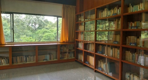 Kesenjangan Perpustakaan: Kota Penuh Bacaan, Desa Masih Kekurangan
