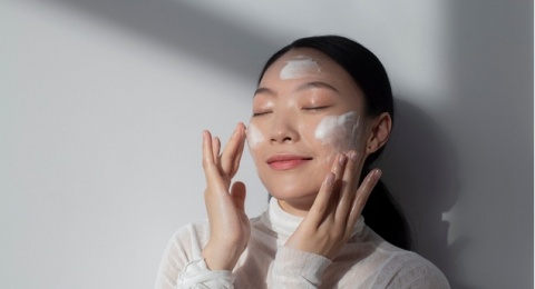 4 Pelembab Berbahan Yuja Bantu Bikin Wajah Auto Glowing Bebas Flek Hitam