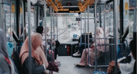 Mau Liburan Pakai Transportasi Umum di Jakarta? Wajib Unduh 5 Aplikasi Ini!
