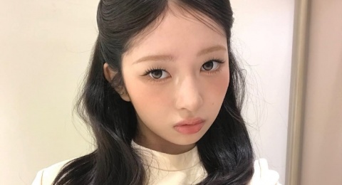 4 Look Minimalis Stylish ala Rei IVE, Dominasi Putih yang Anti-Gagal!