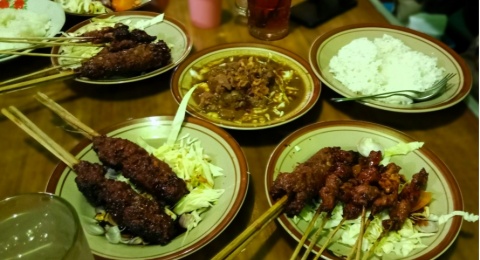 Antara Nyaman dan Kebiasaan: Saat Satisficer Bicara Soal Konsistensi Lidah