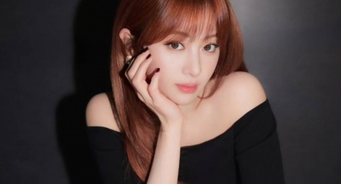 4 Gaya Kasual ala Yunjin LE SSERAFIM, Simpel dan Tetap Fashionable