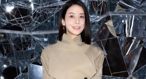 4 OOTD Earthy Classy ala Lee Bo Young, Gaya Elegan yang Gak Berlebihan!