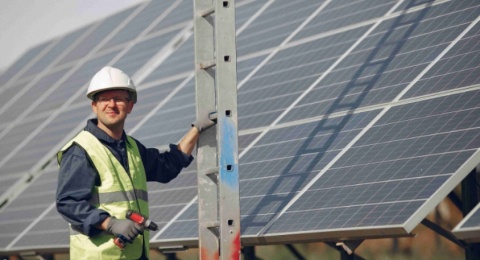 Kemandirian Desa dengan Panel Surya Buktikan Revolusi Energi Lokal