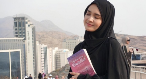 Menggali Makna Pulang di Novel "Assalamualaikum Baitullah"