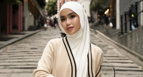 5 Inspirasi OOTD Traveling ala Sashfir yang Mudah Ditiru, Simpel dan Elegan