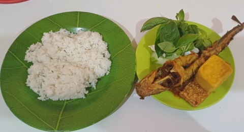 Warung Suroboyo, Pelepas Rindu Lalapan Jawa Timuran di Tanah Sunda