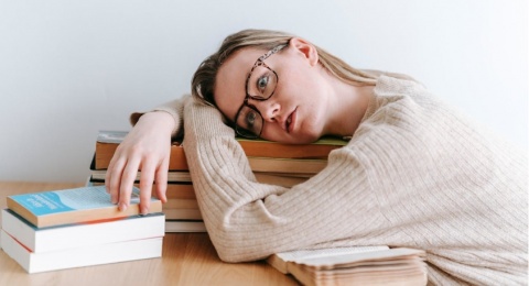 Book Hangover: Ketika Terjebak Satu Buku yang Tak Bisa Dilupakan