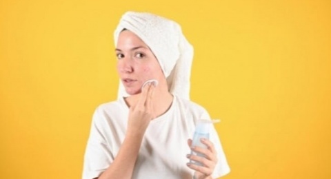 4 Micellar Water Salicylic Acid untuk Kulit Berjerawat, Harga Rp30 Ribuan!