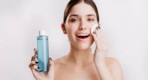 4 Micellar Water Hyaluronic Acid Jaga Kelembapan Kulit Tanpa Bikin Kering!