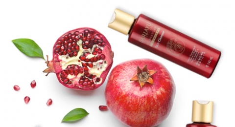 Kulit Lembap dan Cerah, 4 Rekomendasi Toner Buah Delima Kaya Vitamin C Alami