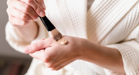 4 Pilihan Foundation Ringan dengan Hasil Natural, Cocok untuk Daily Makeup!