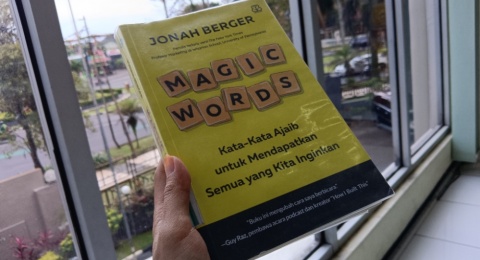 Ulasan Buku Magic Words: Kata Ajaib untuk Mendapatkan yang Kita Inginkan