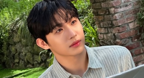 Lim Hyunsik BTOB Ungkap Kerumitan Emosi dalam Cinta di Lagu The Answer