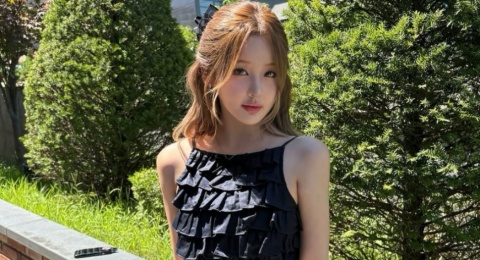 Anti Repot, Tetap Cantik! Ini 4 OOTD Feminin Simpel ala Belle KISS OF LIFE